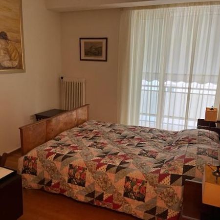 Spacious And Sunny Appartment In Cholargos Αθήνα Εξωτερικό φωτογραφία