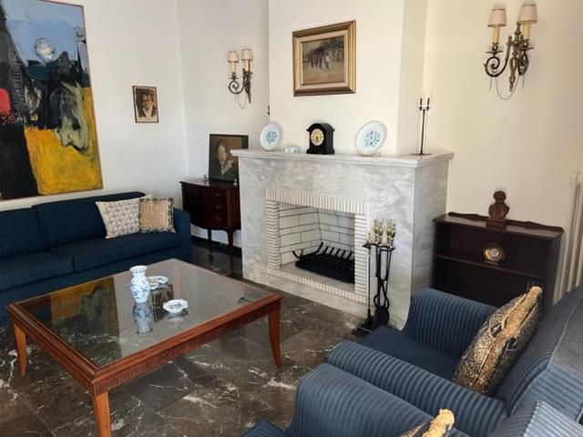 Spacious And Sunny Appartment In Cholargos Αθήνα Εξωτερικό φωτογραφία